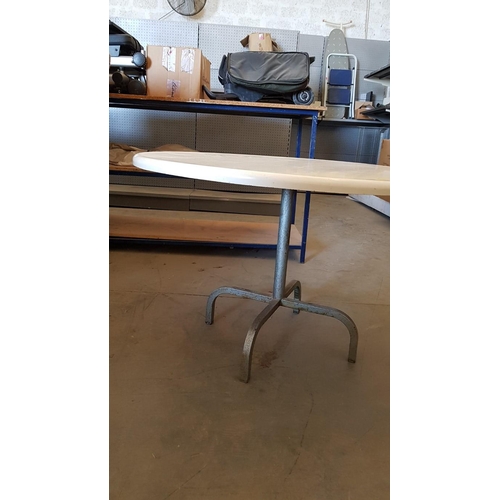 65 - Round Garden / Patio Table with Metal Pedestal Leg, (Approx. Ø: 100cm, H: 66cm)