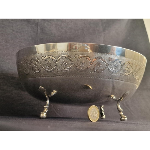 101 - Large Silver 4-Footed Fruit Bowl with Decorative Band, (Approx. Ø: 24.5cm, H: 11cm, Weight: 750g, .8... 