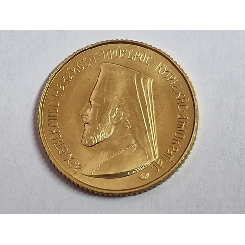 2 - Cypriot 1966 Archbishop Makarios One Sovereign (Full) Gold Coin (Approx. 8g, Ø: 22mm, 22ct Gold).

*... 