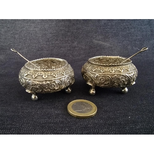 30 - Pair of Decorative Hand Made 3-Footed Silver Open Salt Cellars, (Approx. Ø: 5cm, H: 3cm, Total Weigh... 