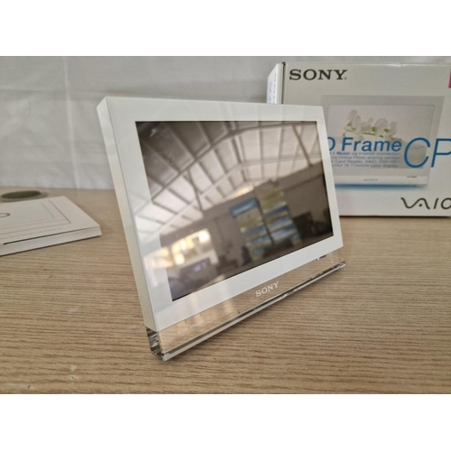 768 - Sony Vaio CP1 Digital Photo Frame 7'' (White), with Original Box, Looks Unused