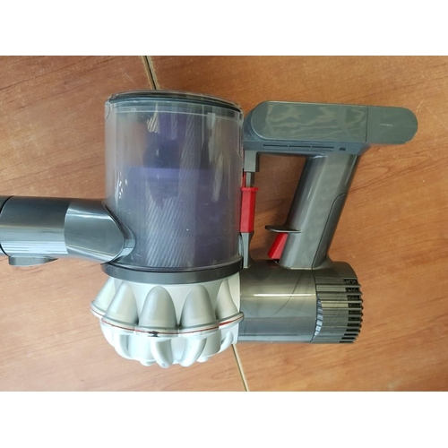 157 - Dyson 'Li-ion' Rechargeable Battery Vacuum Cleaner (DC62), * Basic Test and Working *