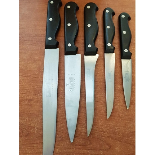 546 - Kitchen Knife Block Set; 5 x 'V Sabatier' Stainless Steel Knives, Made in France, in Wooden Block / ... 