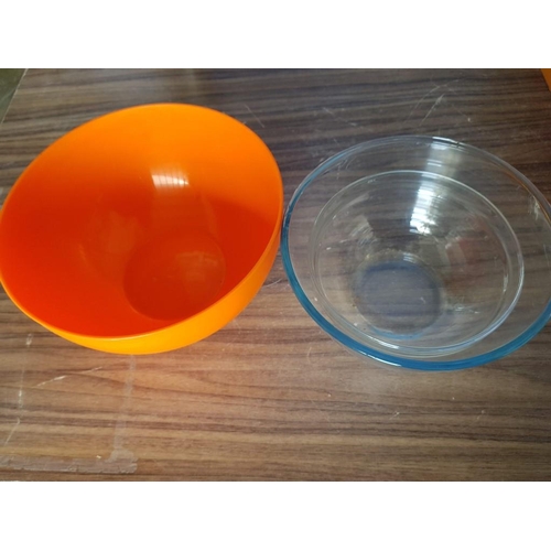 547 - Box of Assorted Kitchen Items; Egg Cooker, Microwave Hot Pot, Various Bowls, Ceramic Dishes with Met... 
