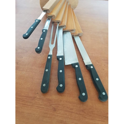 581 - 7-Piece Kitchen Knife Set in Wooden Block