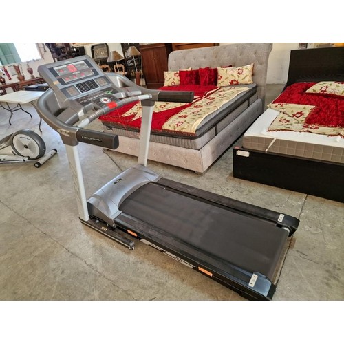 834 - BH Fitness F5 Treadmill / Running Machine, Made in Spain, * Basic Test and Running, but doesn't seem... 