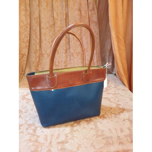 829 - 'Vera Pelle' Italian Made Ladies Handbag