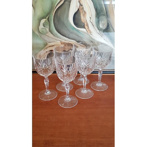 559 - Crystal Wine Glasses Set of 6 x Matching Wine Glasses