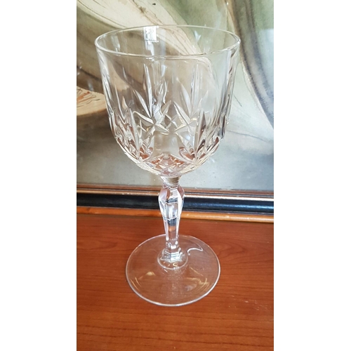 559 - Crystal Wine Glasses Set of 6 x Matching Wine Glasses