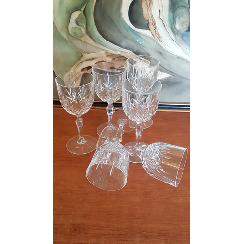 559 - Crystal Wine Glasses Set of 6 x Matching Wine Glasses