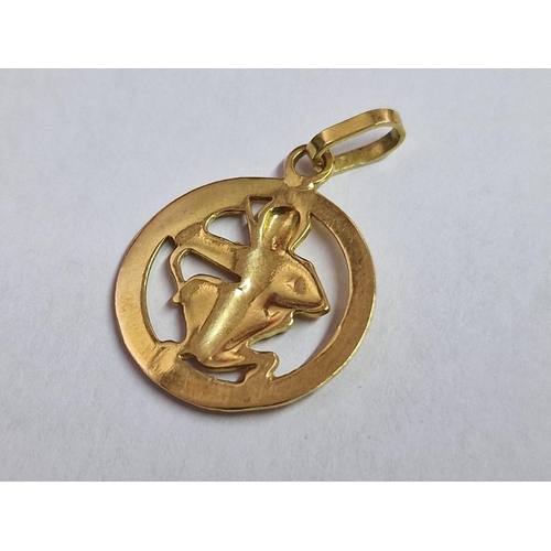 133k - 18ct Gold Round Pendant with Sagittarius Zodiac / Star Sign,  (Approx. 1.6g, Ø: 15mm)