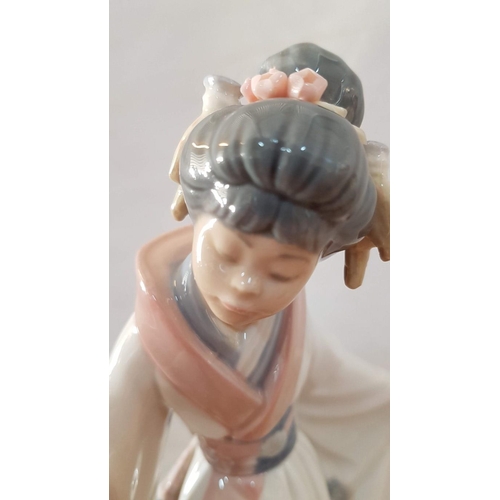 Lladro リヤドロ #1451 Teruko Japanese Girl Lladro Porcelain Figurine of Teruko Japanese Geisha / Lay with