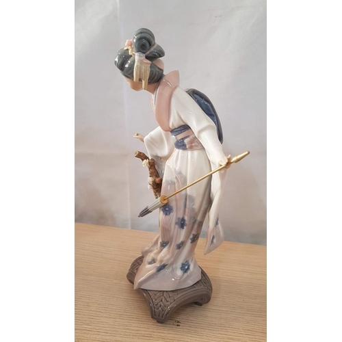 Lladro Porcelain Figurine of Teruko Japanese Geisha / Lay with