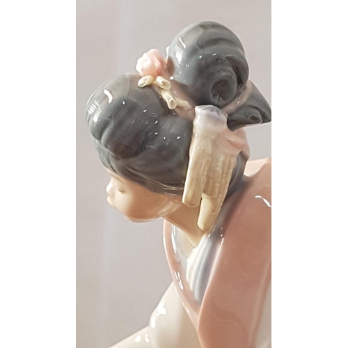 Lladro Porcelain Figurine of Teruko Japanese Geisha / Lay with