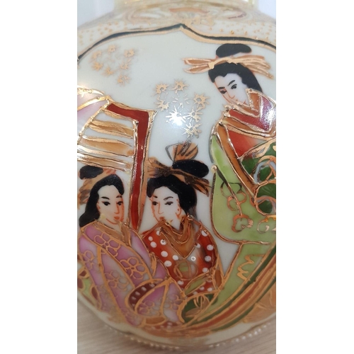 452 - Decorative Chinese Vase with Resting Geisha Scenes, Balloon Style, Hand Painted, (Approx. H: 18cm, Ø... 