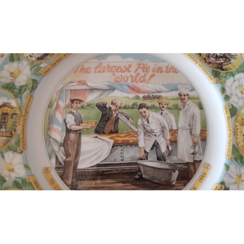 446 - Royal Worcester 'The Kylin' Pattern Decorative Porcelain Plate, Nr. 374 (Approx. Ø: 27cm), Together ... 