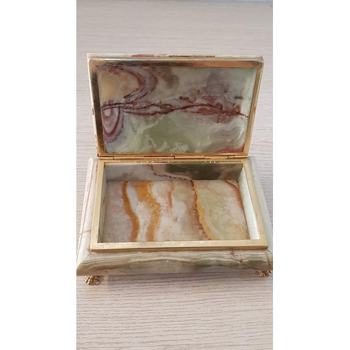 52 - 5 Pieces of Onyx; Cigarette Box (17 x 12 x 7cm), 2 x Ashtrays, Lighter (working) and Pen Holder, (10... 