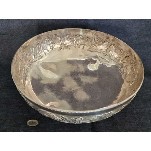 140 - Decorative Silver (.830) Fruit Bowl with Classic Foliage Relief and 4 x Lion Feet, (Approx. Ø: 27cm,... 