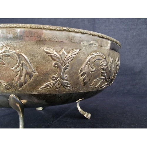 140 - Decorative Silver (.830) Fruit Bowl with Classic Foliage Relief and 4 x Lion Feet, (Approx. Ø: 27cm,... 