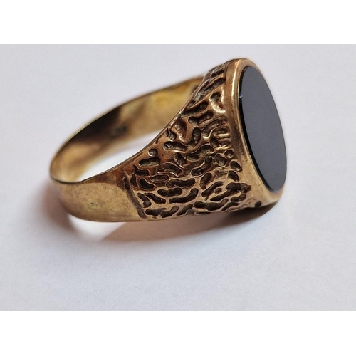 154 - Heavy Vintage 9ct Gold Decorative Signet Ring with Oval Cut Black Stone, (Approx. Size: U, 8g)