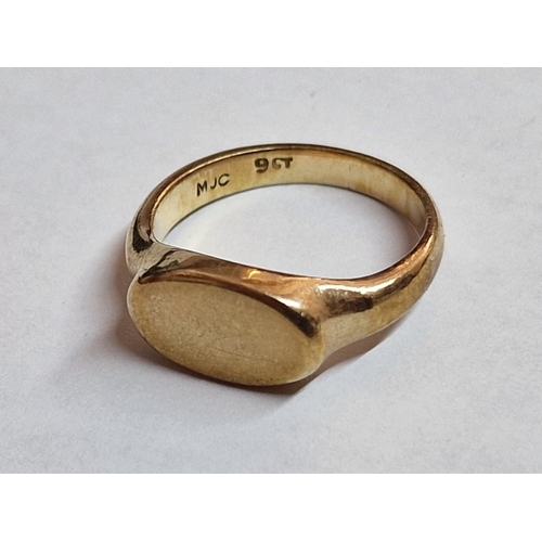 155 - 9ct Gold Signet Ring, (Approx. Size: J, 3.9g)