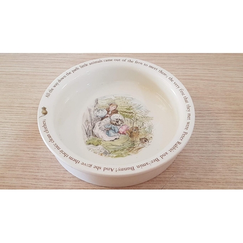 86 - Large Wedgwood Bowl with Mrs Tiggy-Winkle, Beatrix Potter Design, (Approx. Ø: 17cm, H: 3.5cm)