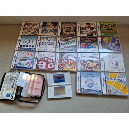 161A - Nintendo DS Lite (Model: USG-001), White Colour, Together with 17 x Games and Carry Case, etc, * Bas... 