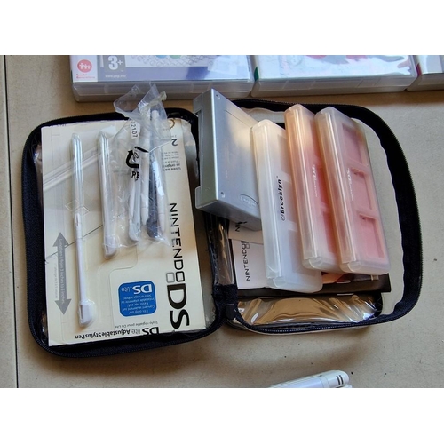 161A - Nintendo DS Lite (Model: USG-001), White Colour, Together with 17 x Games and Carry Case, etc, * Bas... 