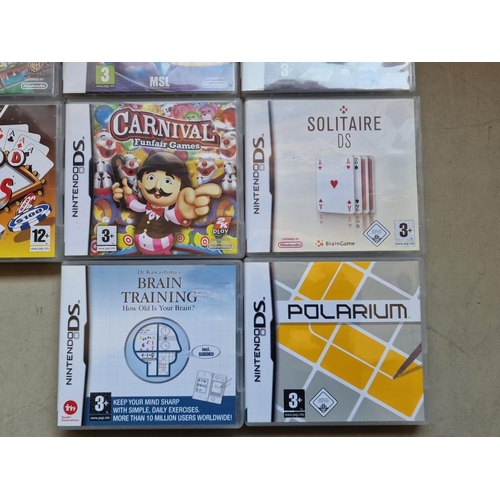 161A - Nintendo DS Lite (Model: USG-001), White Colour, Together with 17 x Games and Carry Case, etc, * Bas... 