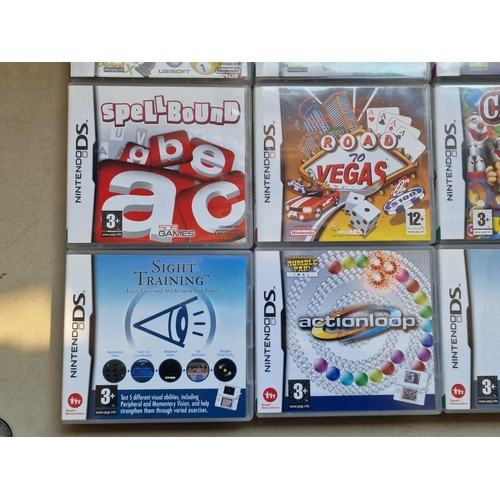 161A - Nintendo DS Lite (Model: USG-001), White Colour, Together with 17 x Games and Carry Case, etc, * Bas... 