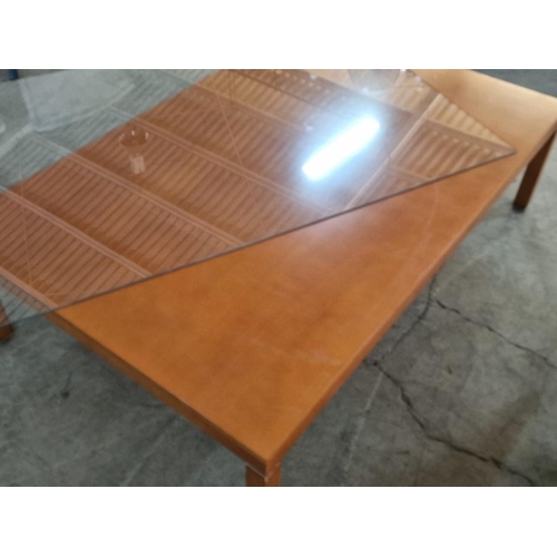 659 - Large Cherry Wood Effect Rectangular Coffee Table with Glass Top, (Approx. 140 x 90 x 38cm)