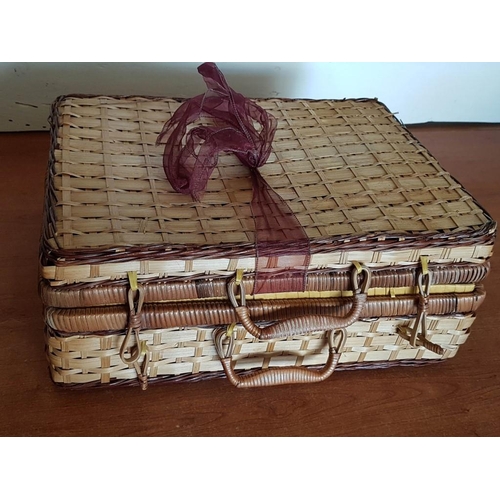 752 - Retro Wicker Picnic Basket, (Approx. 42 x 32 x 17cm)