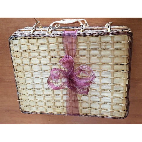 752 - Retro Wicker Picnic Basket, (Approx. 42 x 32 x 17cm)