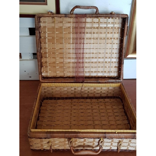 752 - Retro Wicker Picnic Basket, (Approx. 42 x 32 x 17cm)