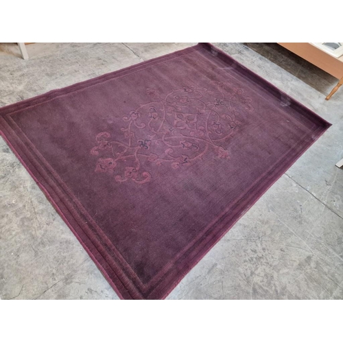 189 - Burgundy Colour Carpet with Classic Style Pattern, (Approx. 230 x 166cm)