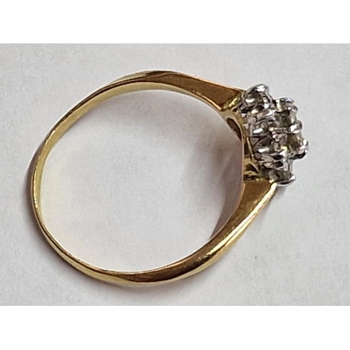 104 - 18ct Gold and Diamond Cluster Ring; Central Round Cut Diamond, (Approx. 0.25ct) with Surrounding 8 x... 