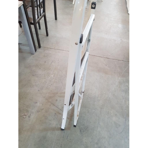 113 - 3-Step Folding Metal Step Ladder