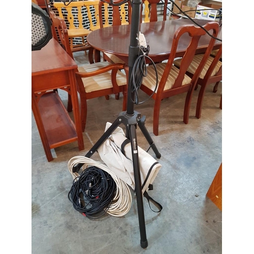 209 - Disco / Party Lights with Remote Control, on Tripod Stand with Soft Carry Case and Cabling,

Basic T... 