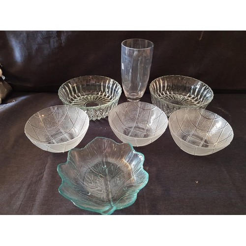 721 - Retro Style Glass Tableware; Handmade Vase (H: 22cm), 2 x Large Salad / Fruit Bowls (Ø: 23cm, H: 8cm... 