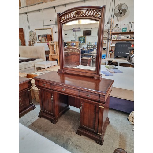 150A - Classical Style Bedroom Set; Double Bed with Dark Wood Surround and Decorative Arched Top Headboard ... 