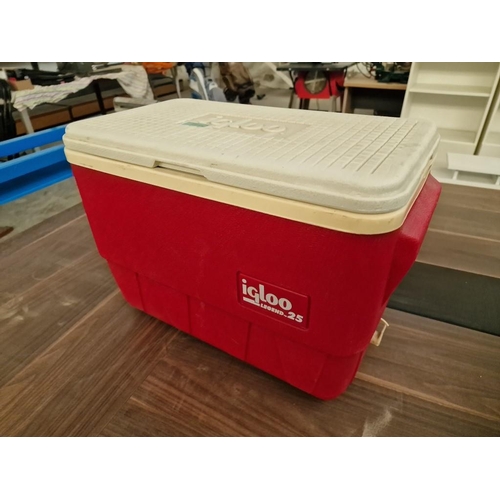 475 - Igloo 'Legend 25' Cool Box