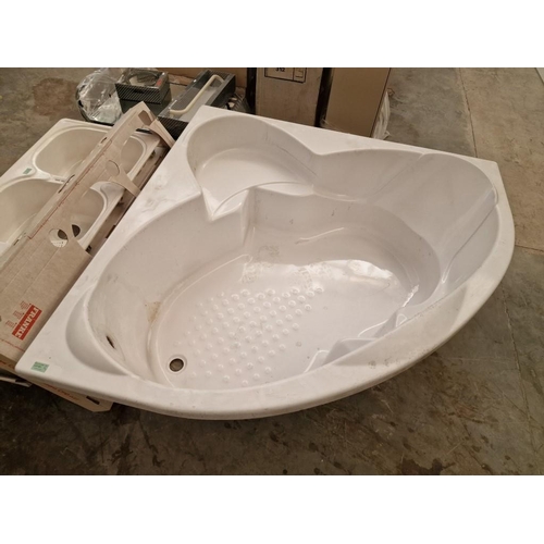 521 - White Corner Bath Tub, (Approx. 140 x 140cm), Ex-Display / Stock Clearance (Unused)