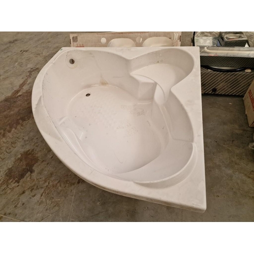 521 - White Corner Bath Tub, (Approx. 140 x 140cm), Ex-Display / Stock Clearance (Unused)