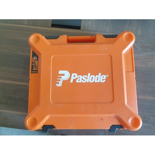 111 - Palode IM360CI Cordless Nail gun with Manual in Original Cary Case ( Battery Charges, Needs Gas Cani... 