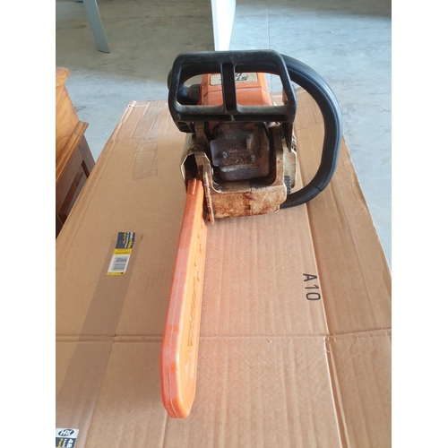 122 - Stihl 021 Petrol Chainsaw, * Basic Test and NOT Running: A/F, spares or repair *, Together with Spar... 