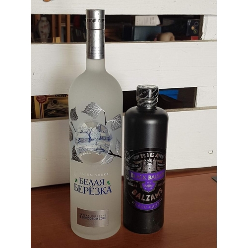 302 - Special Taste from Easter Europe: 'White Birch - Belaya Bereza' Russian Vodka 1l /40% Vol. Together ... 