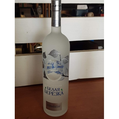 302 - Special Taste from Easter Europe: 'White Birch - Belaya Bereza' Russian Vodka 1l /40% Vol. Together ... 