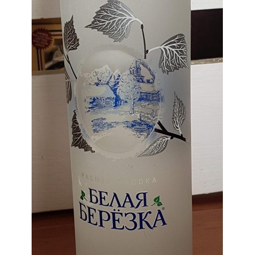 302 - Special Taste from Easter Europe: 'White Birch - Belaya Bereza' Russian Vodka 1l /40% Vol. Together ... 