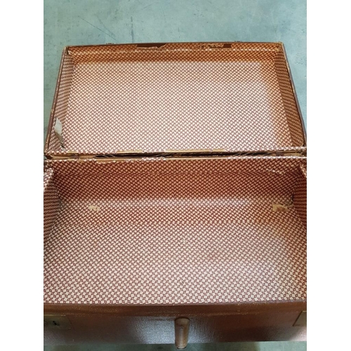 4 - Fabric and Wooden Bound Shipping Trunk with Handles and Clasps (86 x 48 x 33cm)