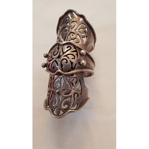 256 - Silver Ladies Articulated Armour Ring, with Filigree Design, (Approx. 27g)